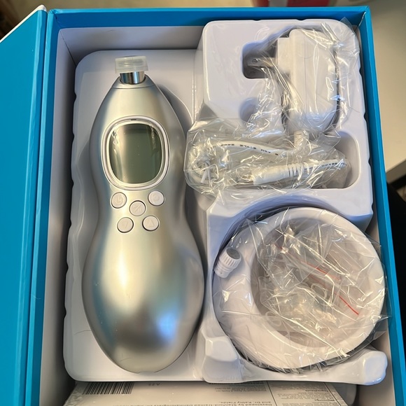 Rodan and Fields Redefine Macro Exfoliator - Picture 2 of 4